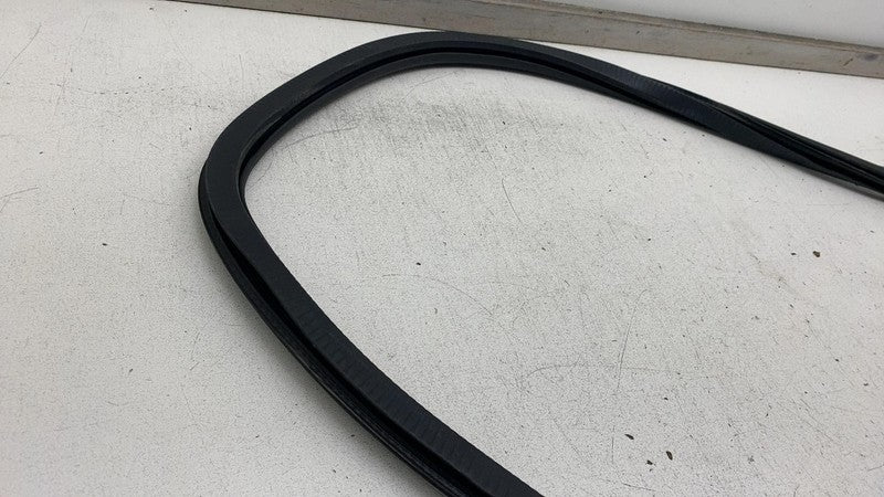 ⭕ 2017-2023 Chrysler Pacifica Front Passenger Right Door Body Weatherstrip Seal