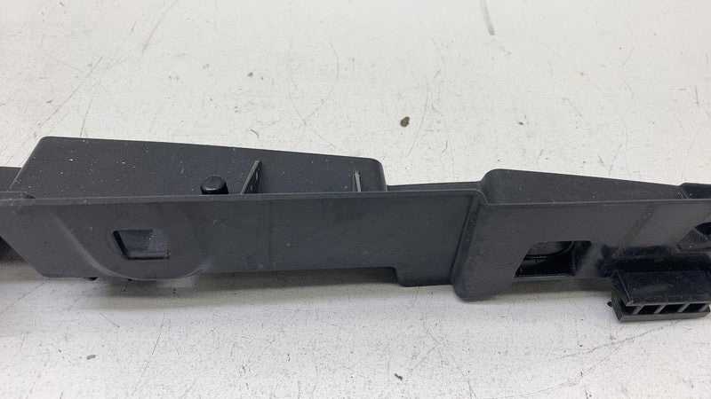 5165 7299184 ⭕ 14-21 BMW i3 Front Right Passenger Side Fender Retaining Bracket 5165 7299184