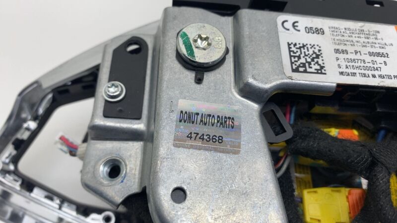 103677801B 2012-2015 Tesla Model S Steering Wheel Airbag Module w/ Retainer Plate Bracket