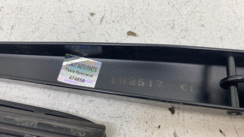Does not apply 2022-2024 Rivian R1T Front Left Windshield Wiper Driver Side LH