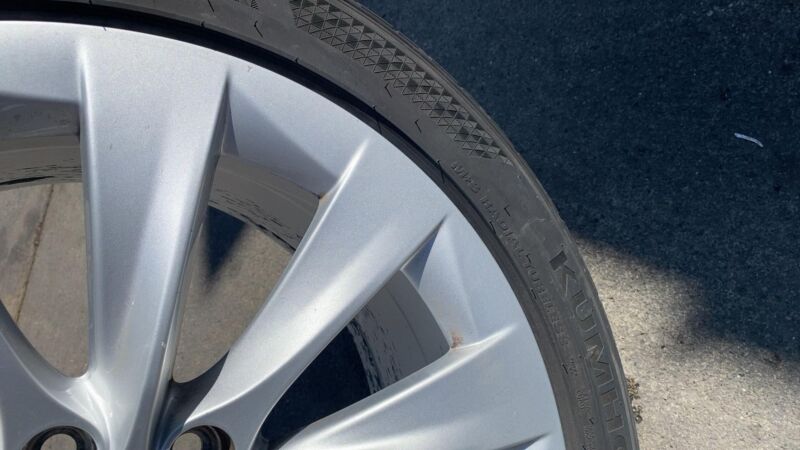 102724400B ⭕ 16-20 Tesla Model X Wheel Rim 20x9.0J + 35MM 20" 10-Spoke w/ Tire 1027244-00-B