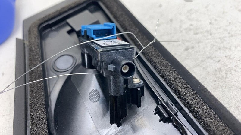 1100441-00-C ⭕17-23 Model 3 Right B-Pillar Applique Glass Trim Molding w/ Camera 1100441-00-C