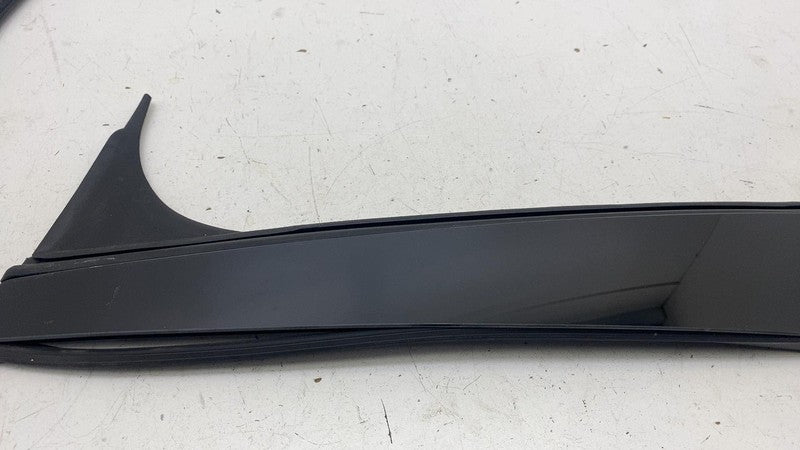 103236400C ⭕ 2016-2020 Tesla Model X Right B-Pillar Applique Glass w/ Seal RH 1032364-00-C