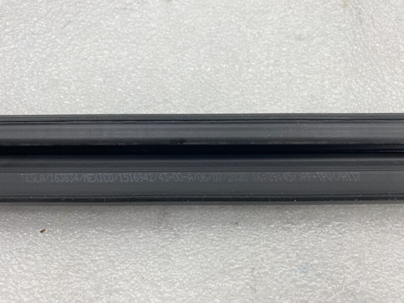 151694200A ⭕12-20 Tesla Model S Rear Left or Right Door Inner Belt Rubber Seal 1516942-00-A
