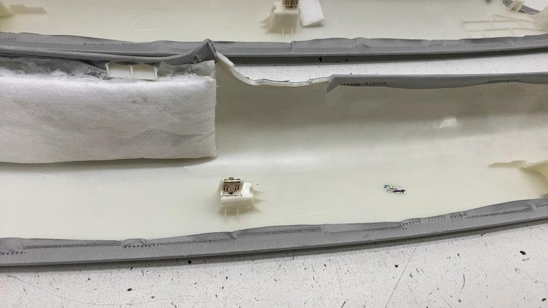 ⭕17-23 Model 3 Rear Left/Right C-Pillar Side Rail Trim 1086265-01-J/10