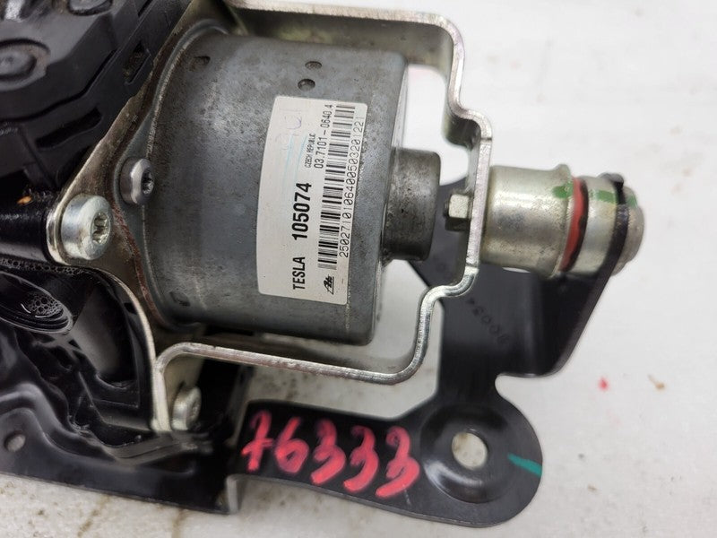 100343900A 12-15 Model S Brake Servo Booster Vacuum Pump & Isolator w/ Bracket 1003439-00-A
