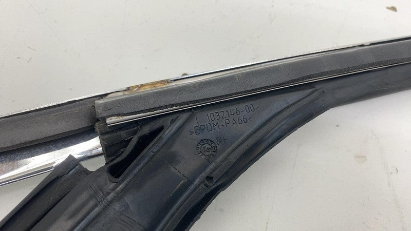 1032124-00-B ⭕ 2016-2018 Tesla Model X Door Chrome Upper Molding Bright Right RH 1032124-00-B