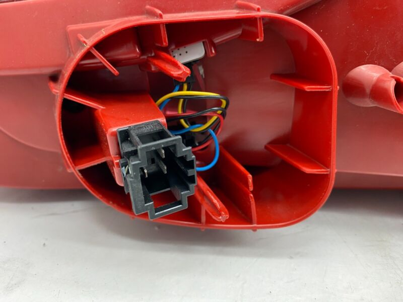4L0945094G ⭕2010-2015 Audi Q7 Rear Passenger Side Tail Light Lamp Right Assembly 4L0945094G