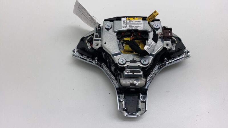 101426501C 2012-2015 Tesla Model S Steering Wheel Airbag Module w/ Retainer Plate Bracket