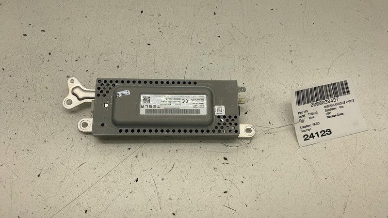 ⭕ 17-23 Model 3 M3 Harman Becker HBZ502 Radio FM/HD Receiver Module 10