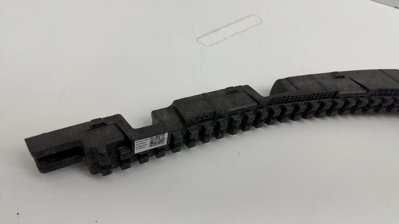 9Y0.807.666.J ⭕ 2024 Porsche Cayenne Front Passenger Right Grille Insulator Foam 9Y0807665J