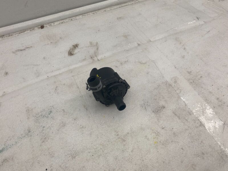 2016-2020 Tesla Model S X Cooling System Auxiliary Water Coolant Pump FWD Assy
