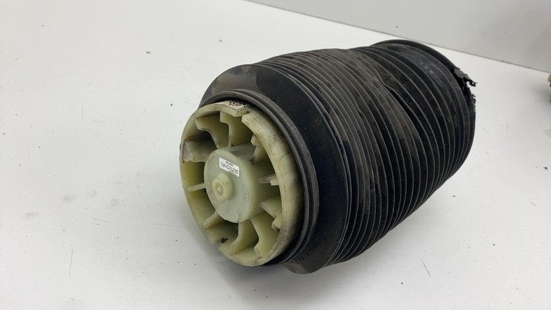 C100001909J ⭕ 22-24 R1T R1S Rear Left or Right Air Suspension Bag Spring Shock C100001909-J