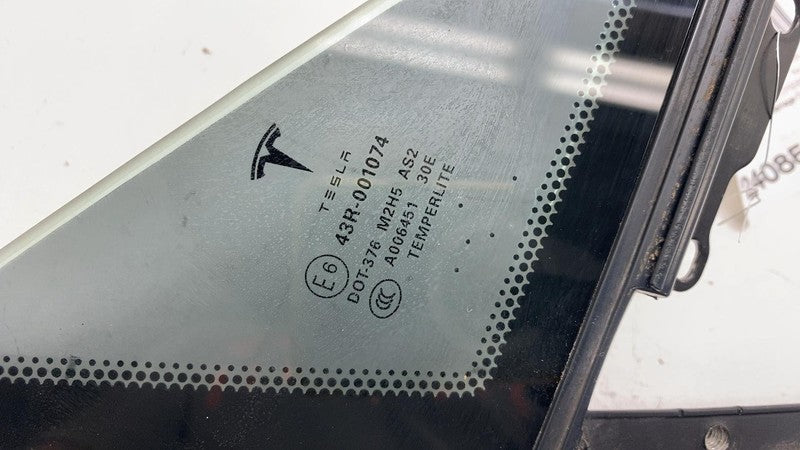 ⭕ 12-20 Tesla Model S Front Right Door Window Corner Vent Quarter Glas