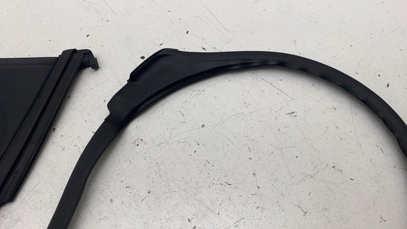 1521802-00-A ⭕ 2016-2025 Tesla Model X MX Left Side B Pillar Weatherstrip Seal 1521802-00-A