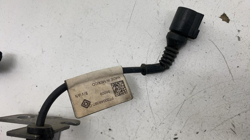 PT00084364 C ⭕ 2025 Rivian R1S Front Left Anti Lock ABS Speed Sensor w/ Bracket PT00048097-G