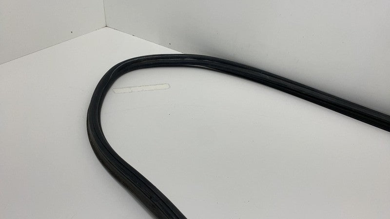 2011-2018 Porsche Cayenne Rear Trunk Liftgate Rubber Gasket Seal Weath