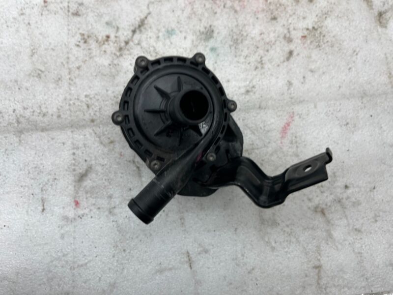 105723500F 2016-2020 Tesla Model S MS Electric Auxiliary Coolant Water Pump w/ Bracket Assy