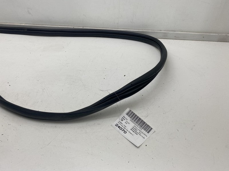 ⭕ 22-24 Hyundai Ioniq 5 Rear Passenger Side Door Weatherstrip Rubber Seal Right