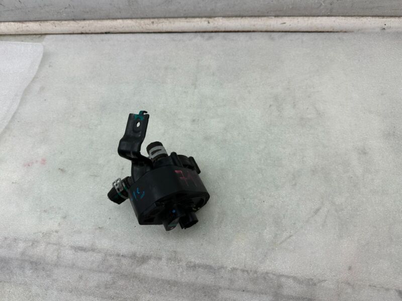105723500F 2016-2020 Tesla Model S MS Electric Auxiliary Coolant Water Pump w/ Bracket Assy