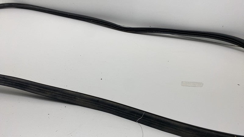 2011-2018 Porsche Cayenne Rear Trunk Liftgate Rubber Gasket Seal Weath