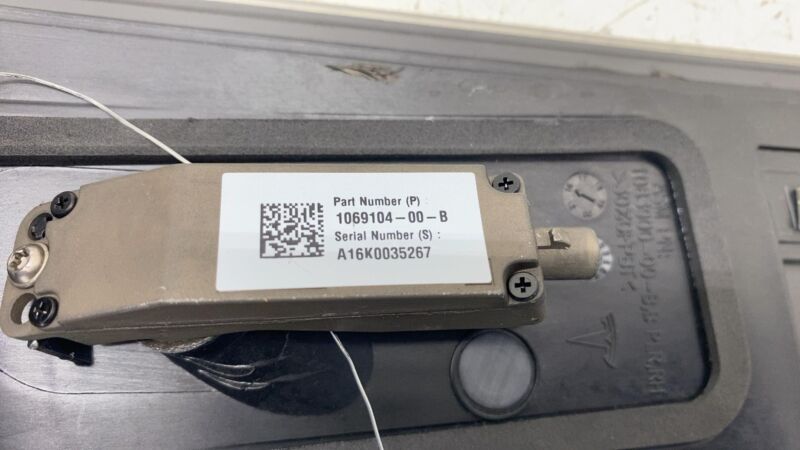 109230700B 2016-2020 Tesla Model S Passenger Side B-Pillar Glass Applique & Camera Right RH