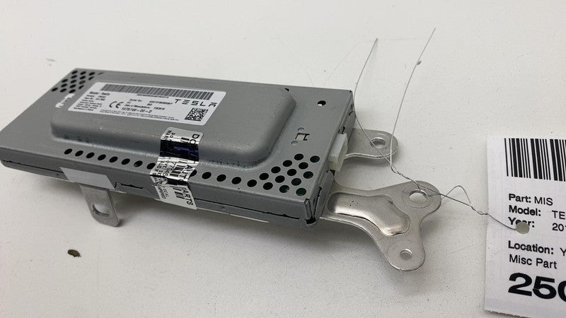 107974900D ⭕ 2017-2023 Tesla Model 3 Harman Becker Radio FM/HD Receiver Module 1079749-00-D