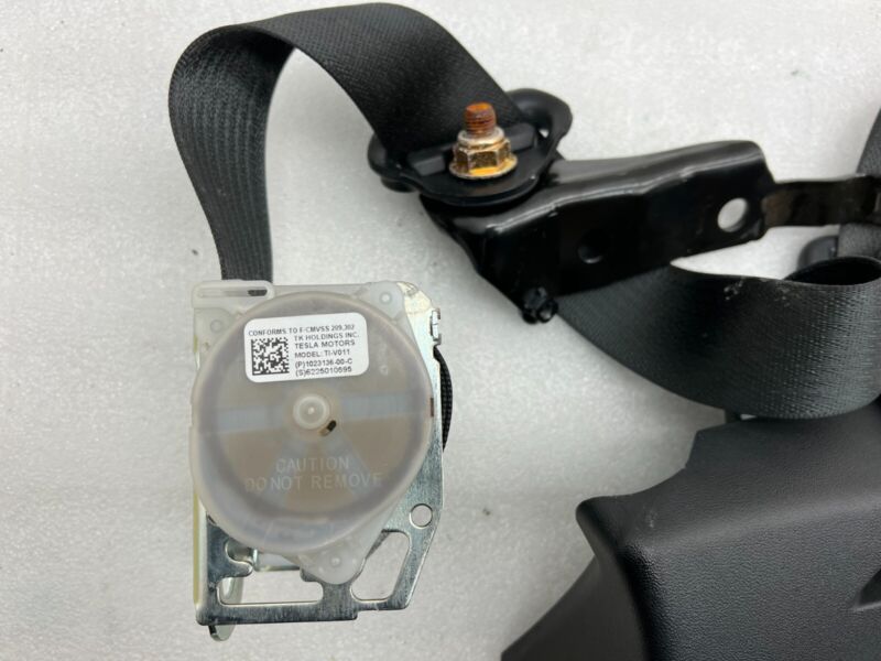 1023136 00 C 2012-2015 Tesla Model S Passenger C-Pillar MiddleTrim w/ 2nd Row Seat Belt Assy