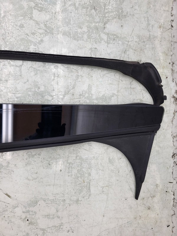 1032364 00 C ⭕ 16-20 Tesla Model X Right B-Pillar Applique Glass w/ Rubber Seal 1032364-00-C