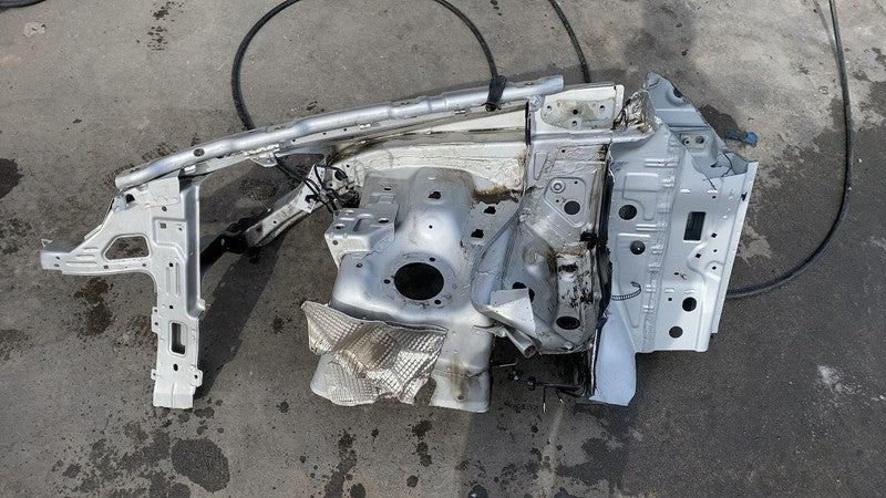 2011-2014 Porsche Cayenne Front Passenger Side Structural Apron Cutout Right RH