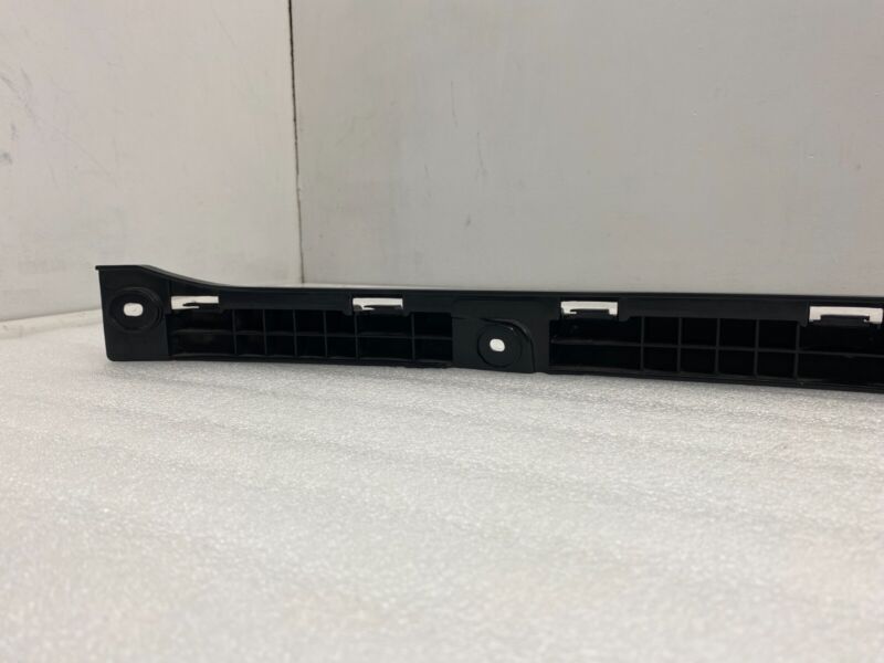 600772400E 2012-2023 Tesla Model S Rear Body Attachment Bumper Center Support Bracket Facia