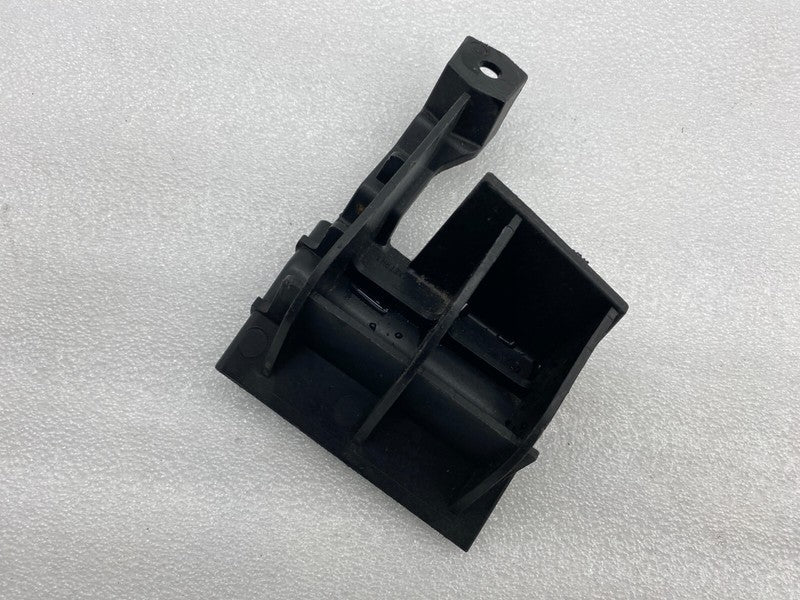 155537700B ⭕20-23 Model Y Rear Section Rocker Panel Carrier Clip Bracket Right 1555377-00-B