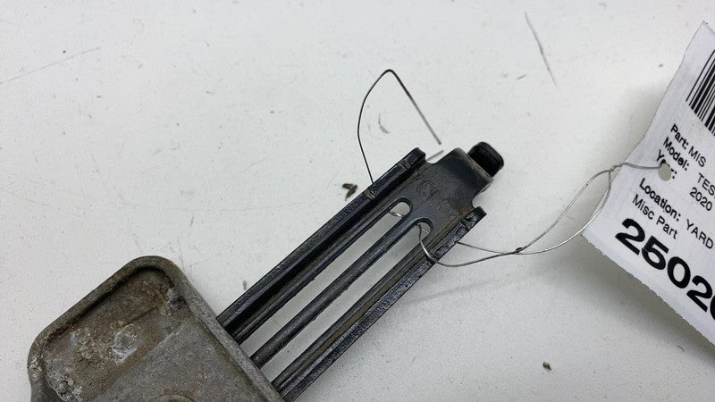 111859900D 2017-2023 Tesla Model 3 M3 12V Battery Upper Tie-down Bracket Strap Holder Mount