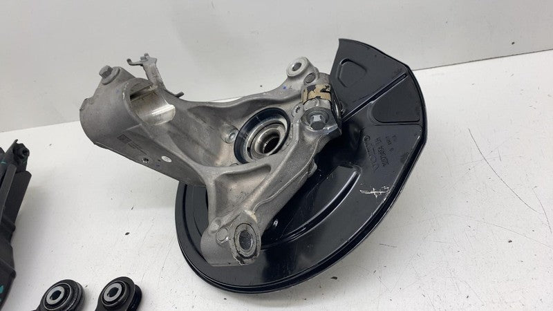 31681837 ⭕ 21-23 Polestar 2 Front Left Knuckle w/ Rear Upper & Lower Control Arm 31681837