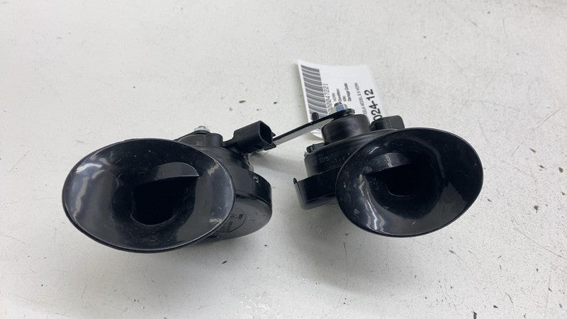 1623705 00 C 2021-2024 Tesla Model S X High + Low Pitch Tone Horn 510 & 410 Hertz w/ Bracket