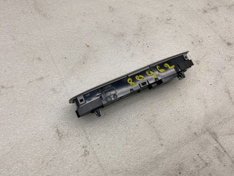 109257300M ⭕ 17-23 Model 3 Front Overhead Console Dome Reading Map Light Lamp 1092573-00-M