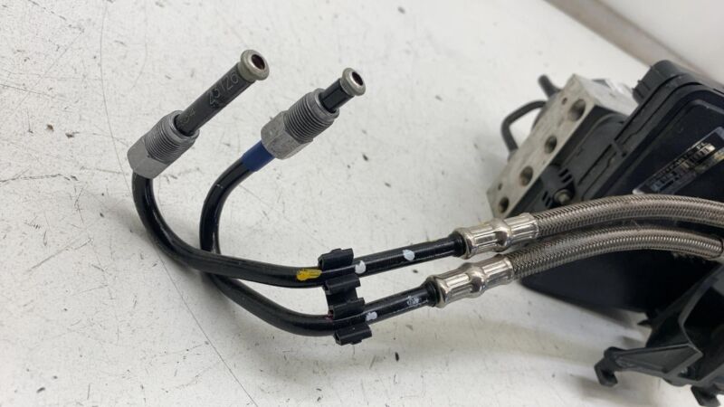 110354100A ⭕ 24 Model 3 Anti-Lock Brake System ABS Pump Unit w/ Bracket & Pipe 1103541-00-A