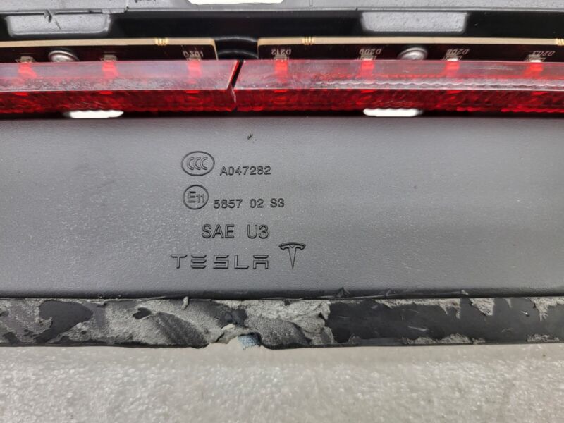 2012-2015 Tesla Model S Rear Center High Mounted Stop Light Third 3rd Brake Assy