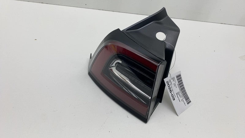 1077397 2017-2023 Tesla Model 3 Rear Driver Side Exterior Taillight Outer Tail Lamp Left