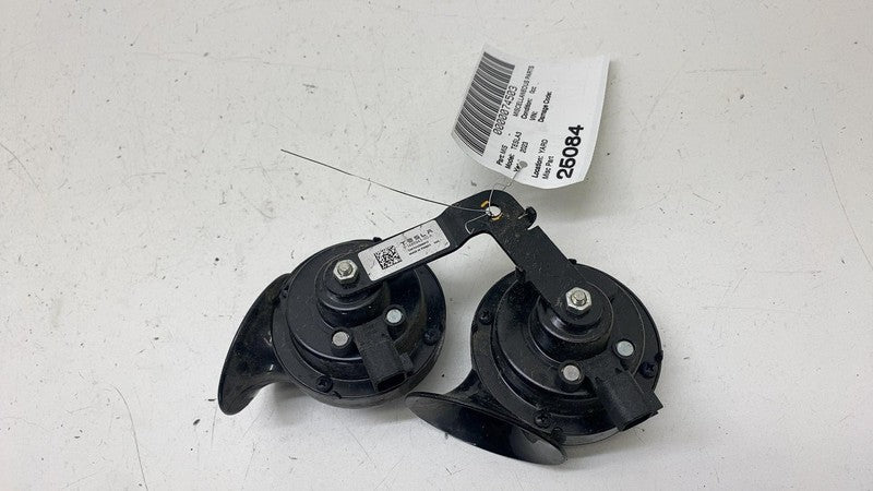 E10020046 ⭕ 2017-2023 Tesla Model 3 High + Low Pitch Tone Horn 510 & 410 Hertz w/ Bracket