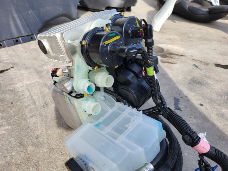1549902 00 C 20-23 Model 3 Supermanifold Refrigerant Chiller & Coolant Reservoir 1547595-98-E