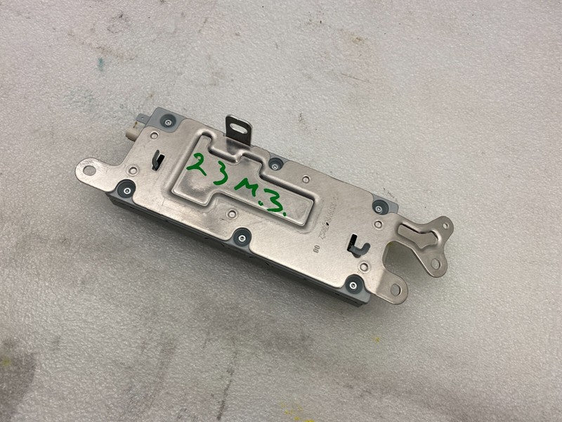 1079749 00 E ⭕ 17-23 Model 3 Harman Becker Radio FM/HD Receiver Control Module 1079749-00-E