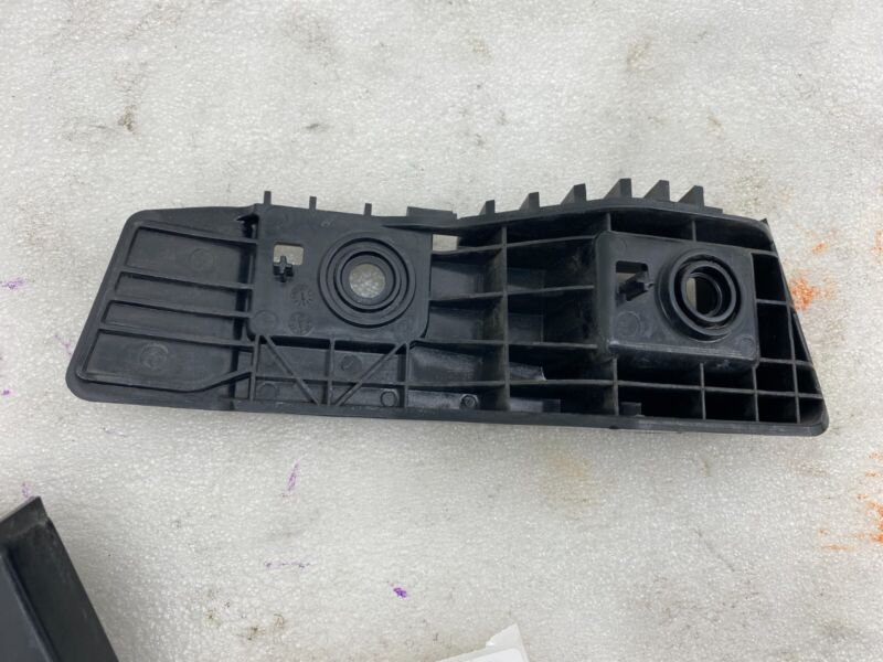 2017-2023 Tesla Model 3 M3 Rear Left & Right Bumper Taillight Lamp Mount Bracket
