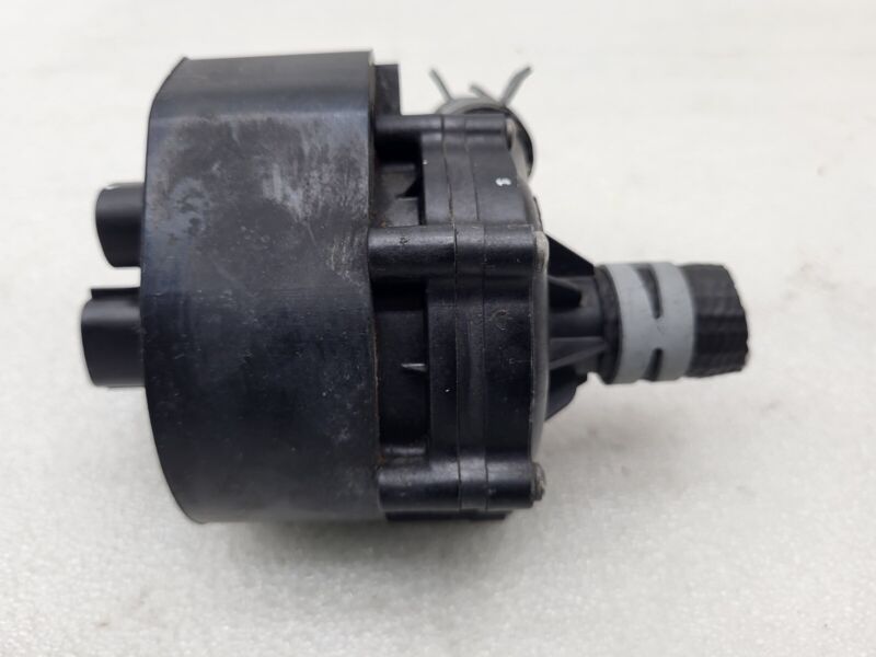 103732700G 2016-2020 Tesla Model S X Cooling System Auxiliary Water Coolant Pump FWD Assy