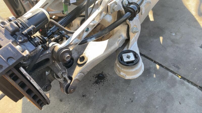 1002633 01 P 2012-2015 Tesla Model S Rear Large Drive Unit w/ Subframe & Suspension SPORT