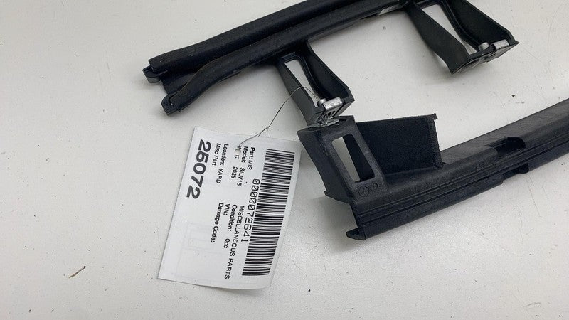 ⭕ 19-25 Chevrolet Silverado 1500 Rear Right Door Window Glass Channel