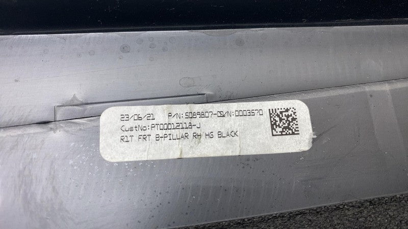 PT00012118J ⭕ 2022-2024 Rivian R1T Front Right Side Door Moulding Trim Panel PT00012118-J