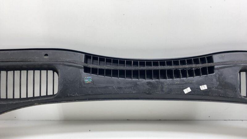 DM51R02216AB 2013-2018 Ford C-Max Front Windshield Wiper Cowl Vent Trim Panel Cover Assembly