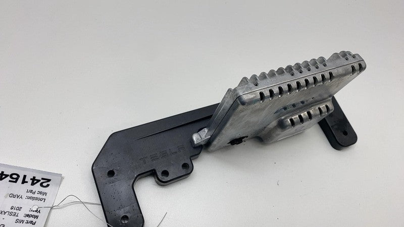 2016-2020 Tesla Model X MX Monocamera Drivers Assistance System Contro