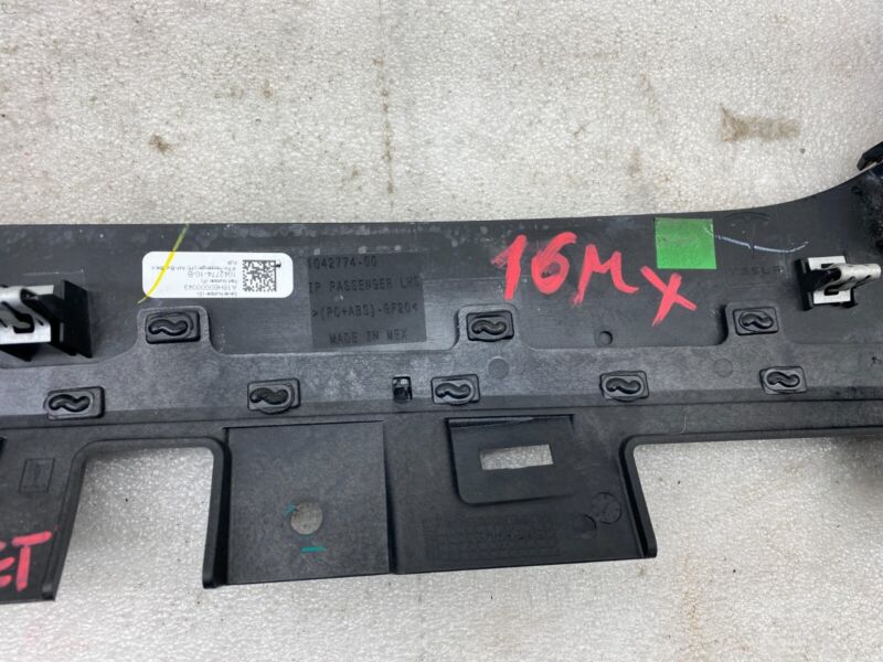 1007834 00 C 2016-2020 Tesla Model X SET of Dashboard Left + Right + Middle Air Vent Outlet